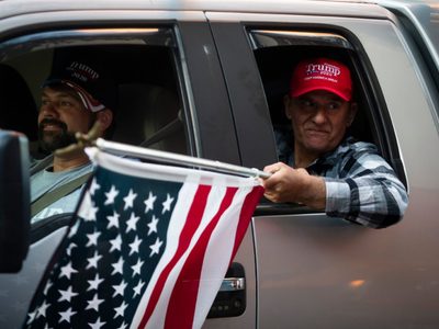 Un fallecido en choques entre antirracistas y simpatizantes de Trump