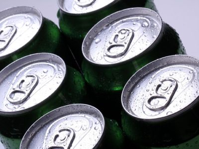 Si tenés latas de gaseosa vacías, guardalas y hacé estas divinas macetas colgantes en solo 10 minutos