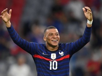 Mbappé llama a no votar por la ultraderecha en Francia