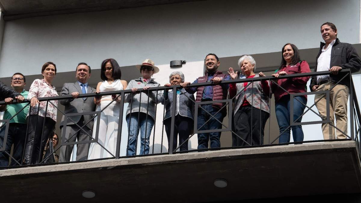 El jefe de Gobierno en la entrega de un edificio reconstruido en la colonia Escandón