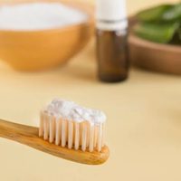 No vas a comprar más pasta dental con esta receta fácil que podés hacer vos mismo en casa