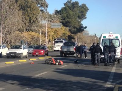 Grave accidente de un motociclista: buscan a un conductor que escapó
