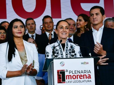 Dos senadores del PRD se pasan a Morena; falta uno para lograr mayoría en el Senado