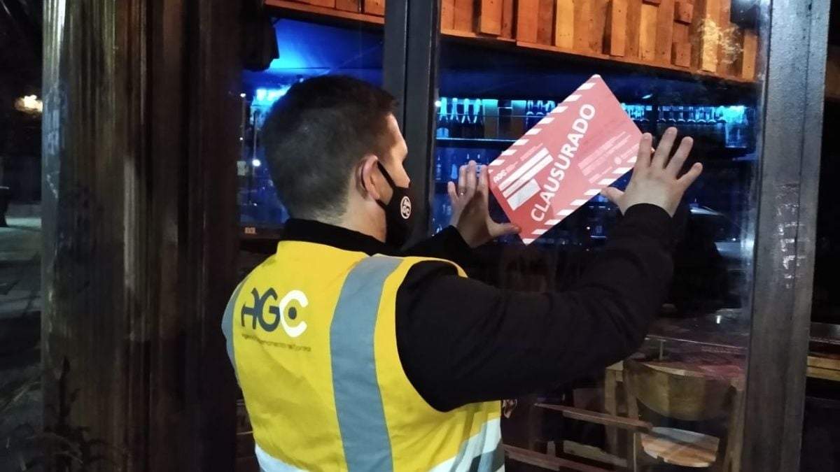 Un bar clausurado por incumplir el protocolo. Fuente: (Twitter)