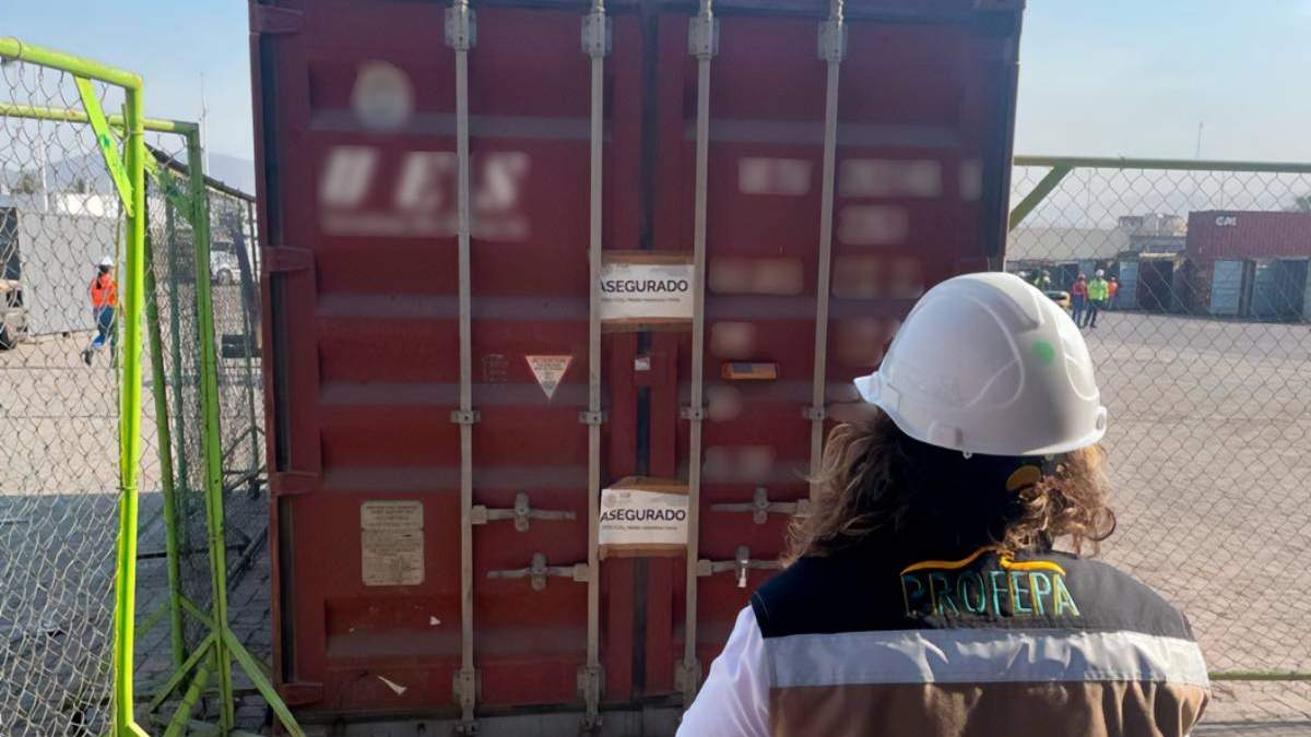 Profepa asegura cargamento con más de cinco toneladas de mercurio en el puerto de Manzanillo