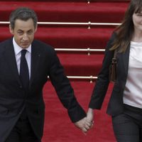 Carla Bruni-Sarkozy es acusada de manipulación de testigos en proceso contra su esposo