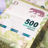 Aguinaldo: hasta cuándo hay plazo de pagarlo y cómo se calcula