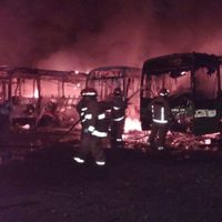 Nuevo incendio en empresa Transbús en Tabasco deja ocho unidades calcinadas