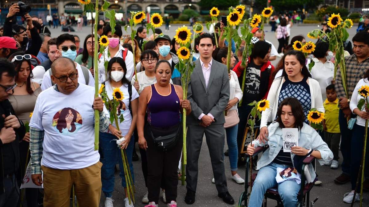 Familiares y amigos de Yaretzi Adriana durante la marcha