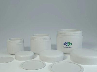 No tires los potes plásticos de maquillaje y crema: tenés un tesoro para organizar y decorar tu casa