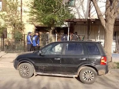 Encuentran en Cipolletti el auto que utilizaron los prófugos para huir de la Comisaría 12