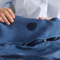 No lo vas a creer: el secreto para quitar las manchas de aceite de tu ropa en tiempo récord