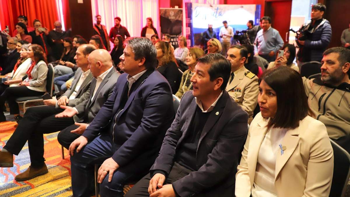 Mariano Gaido durante la firma del convenio. Fuente: (Twitter).