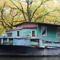 Ámsterdam retirará la casa flotante más antigua de sus canales: lleva anclada más de 130 años
