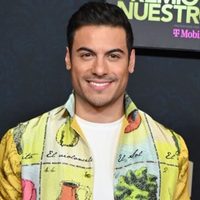 No se tapa el sol con un dedo: Carlos Rivera quiso explicar todo pero ¿está soltero?