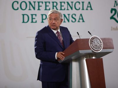 López Obrador elogia la elección por usos y costumbres en Ayutla