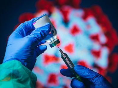 Qué se sabe de la vacuna de AstraZeneca después de la interrupción de las pruebas