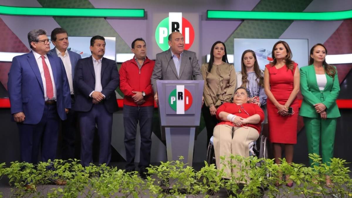 Rubén Moreira, coordinador de los diputados del PRI, presentó la propuesta de reforma electoral