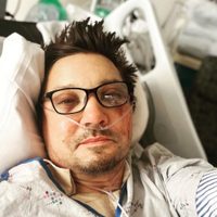 Jeremy Renner reaparece tras accidente y manda este mensaje desde el hospital