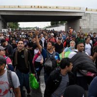 Caravana de migrantes sale de Tapachula en busca del "sueño americano"