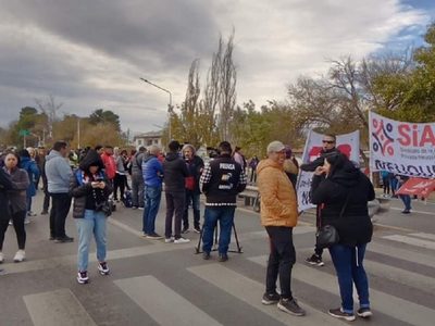 Tercerizados de hospitales provinciales fueron convocados por el Gobierno