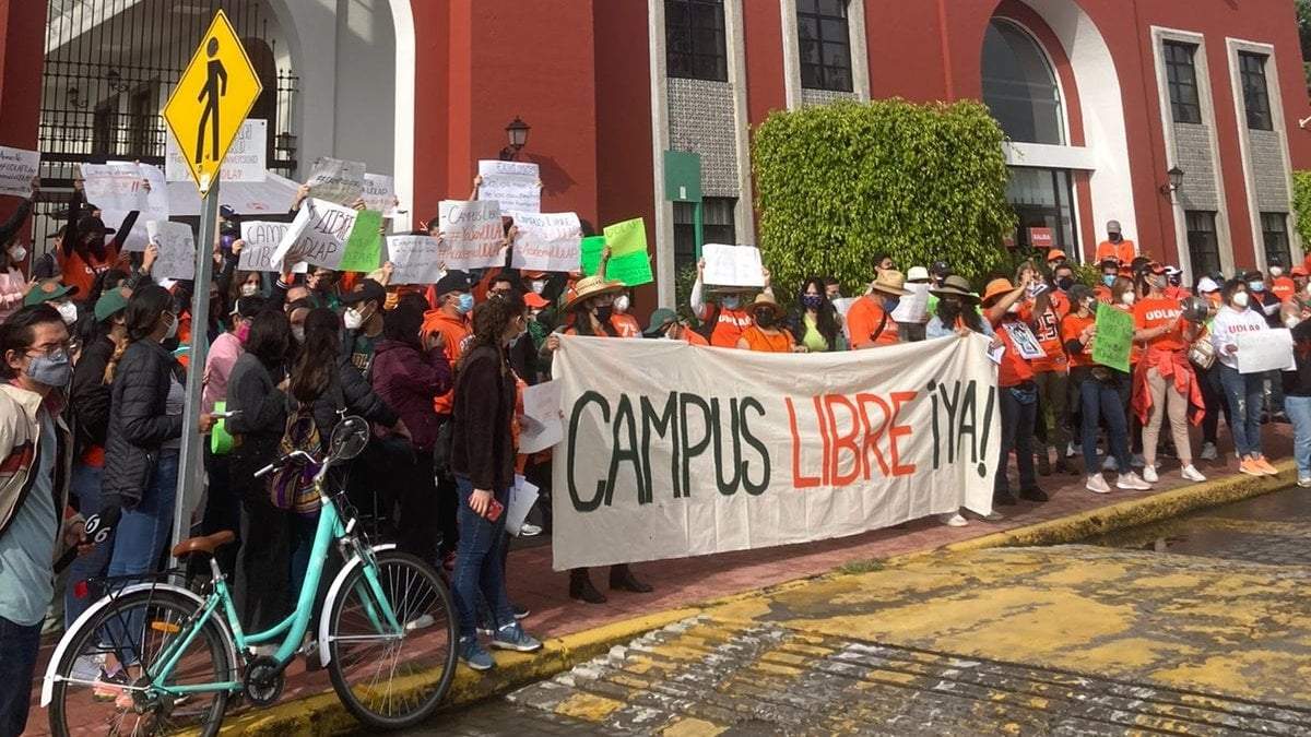 En la protesta se manifestaron, alumnos, familiares y académicos