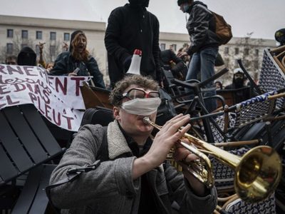 Francia: siguen las huelgas contra reforma de las pensiones