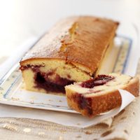 Si tenés mermelada de frutilla en casa, prepará este increíble budín matero sin azúcar y sin gluten