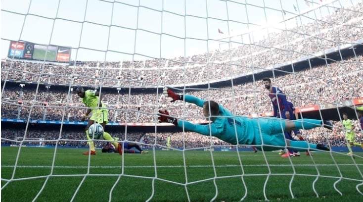 Una de las atajadas de Ter-Stegen. Fuente: (Twitter)