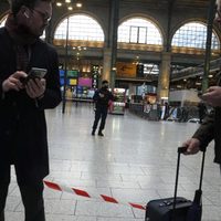 Ataque en estación de tren de París deja seis heridos