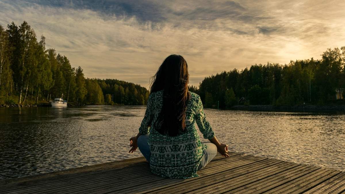Meditar con música del mundo. Fuente: (Facebook)