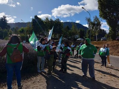 Cesantearon una trabajadora municipal en San Martín de los Andes y ATE llevó el reclamo a las calles