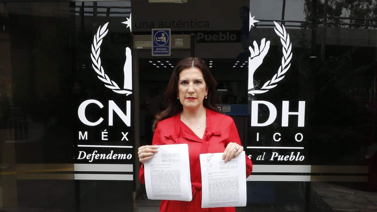 La senadora panista Kenia López acudió a la CNDH a presentar la denuncia