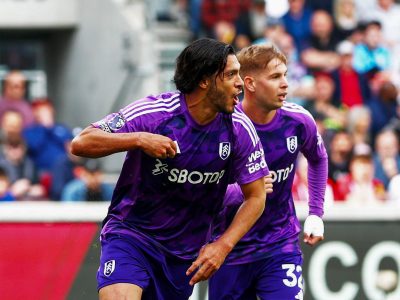 Raúl Jiménez anota gol en la victoria 3-2 del Fulham ante el Brentford (Video)