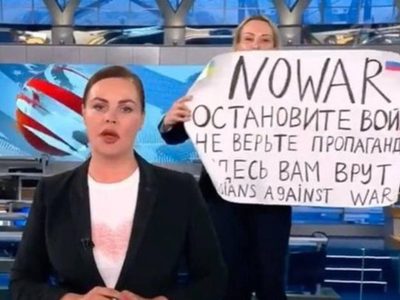 El Kremlin describe como "vandalismo" la protesta de una periodista en televisión