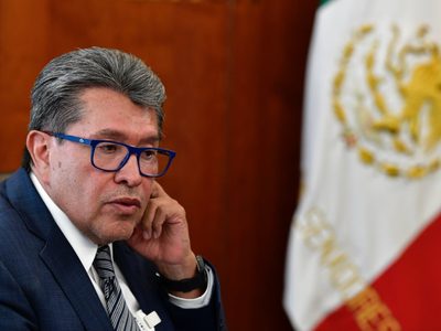 Monreal pide aplazar la discusión de la iniciativa sobre vacaciones dignas