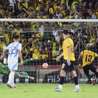 Ecuador derrota 1-0 a Argentina sin Messi en fecha final de eliminatorias