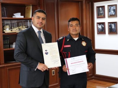 El policía que devolvió cheque por 40 mdp obtiene un ascenso en la SSC