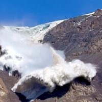 Alpinistas sobreviven a avalancha en las montañas Tian Shan de Kirguistán (Video)
