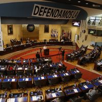 Crisis política en El Salvador: la Asamblea Nacional destituyó a todos los jueces