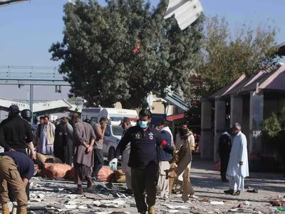 Tensión en Asia: un ataque en una estación de Pakistán sacude la seguridad internacional