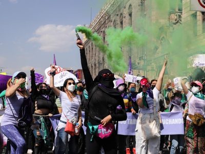Fracasaron "grupos que querían dañar el Palacio Nacional y negocios" en marcha del 8M: Batres