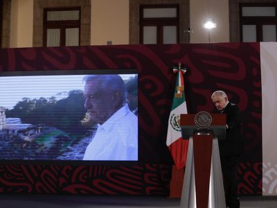 AMLO promociona el Tren Maya con videos hechos por Epigmenio Ibarra