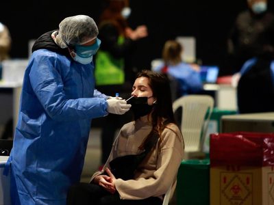 Coronavirus: se reportaron menos de mil casos y menos de 50 decesos