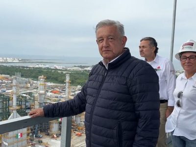 Refinería de Dos Bocas lleva una inversión de 233 mil millones de pesos: AMLO