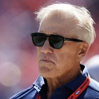 John Elway no será acusado por el accidente de carrito de golf que mató al exagente Jeff Sperbeck