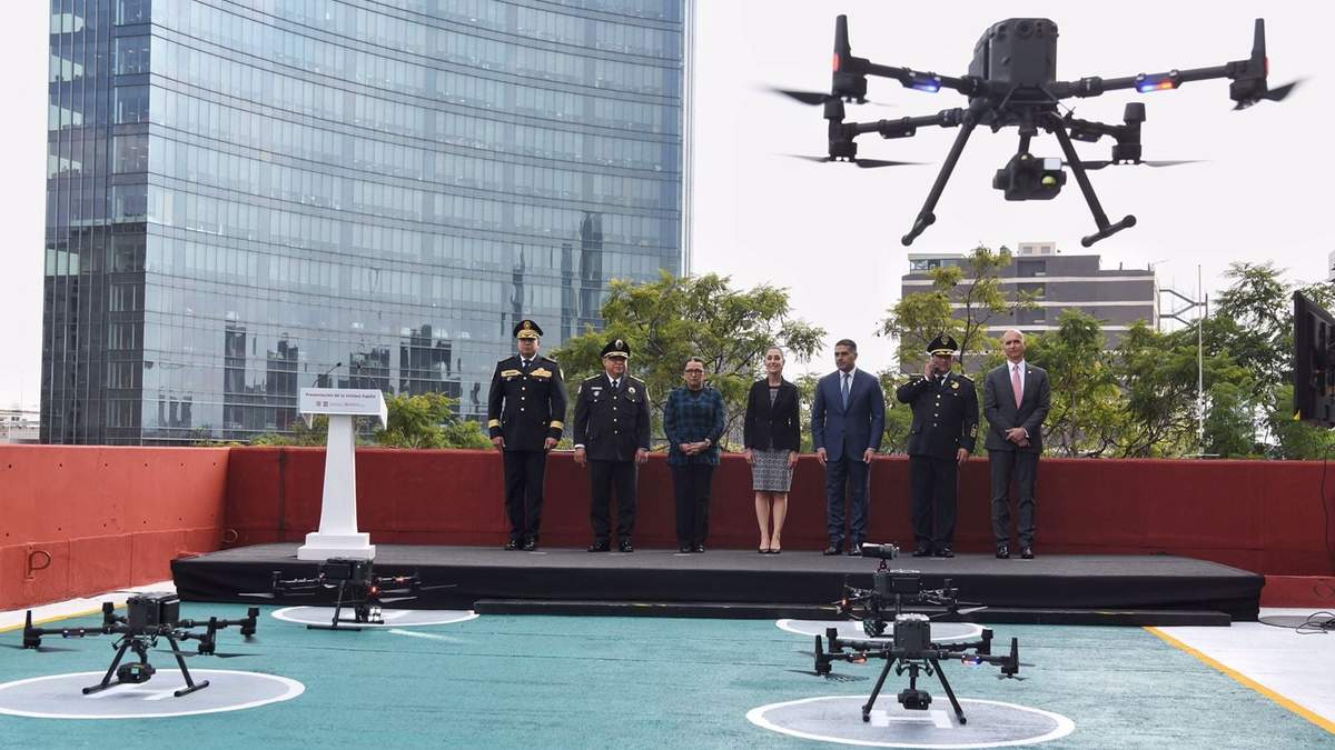 La jefa de Gobierno, Claudia Sheinbaum, y el titular de la SSC, Omar García Harfuch, presentan la "Unidad Águila" de la policía capitalina