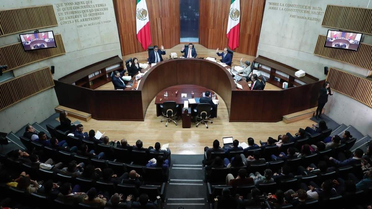 Sesión en el Tribunal Electoral