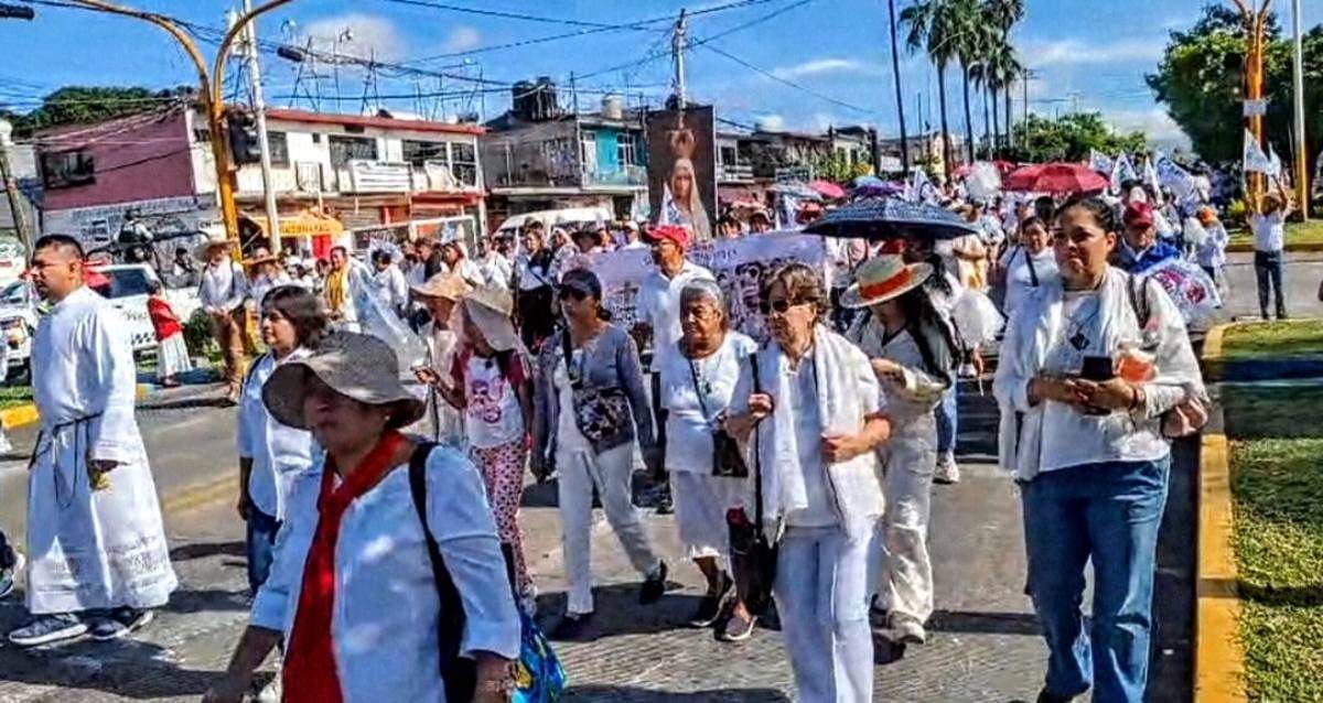 Ciudadanía marcha en la segunda Caminata por la Paz en Cuautla