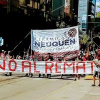 Masiva movilización contra el remate y el desalojo de Cerámica Neuquén